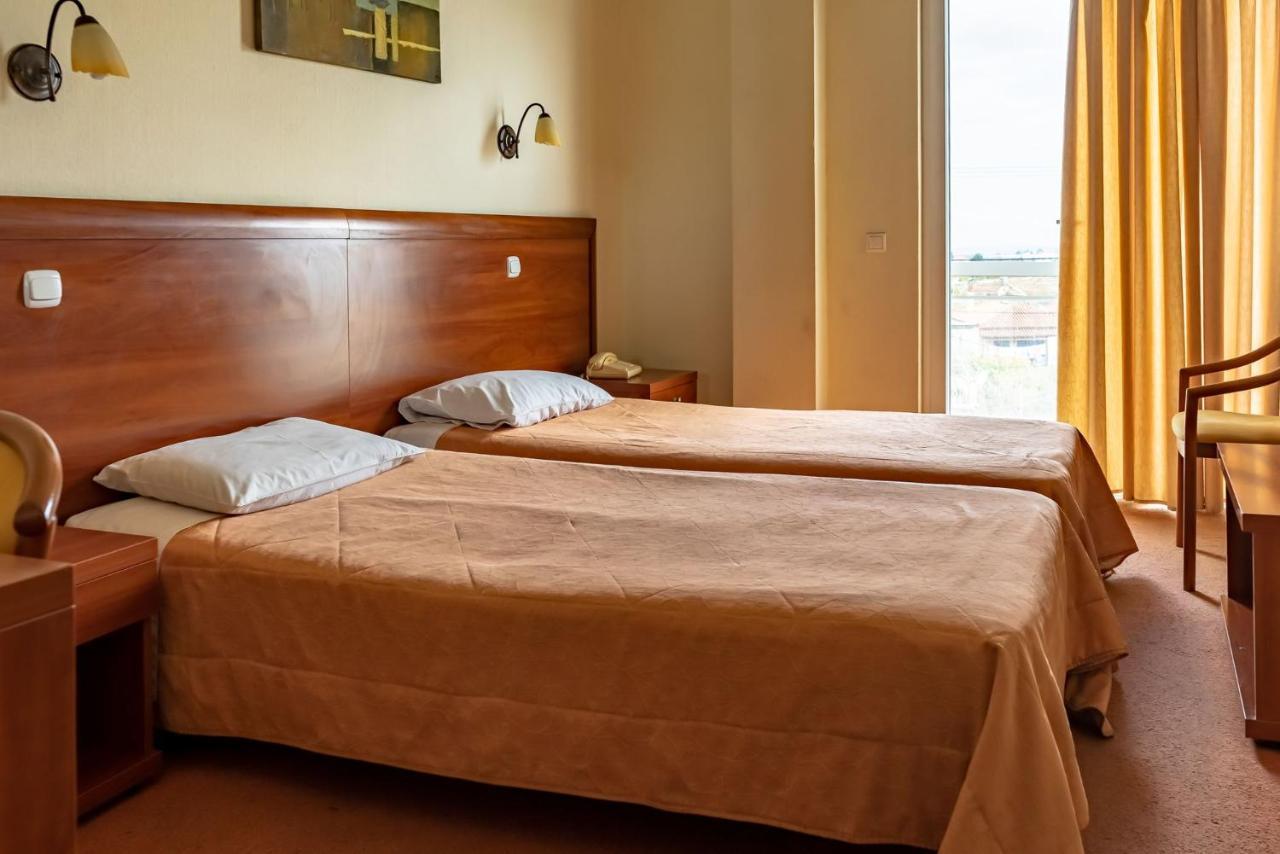 Telis Hotel Aigio Dış mekan fotoğraf